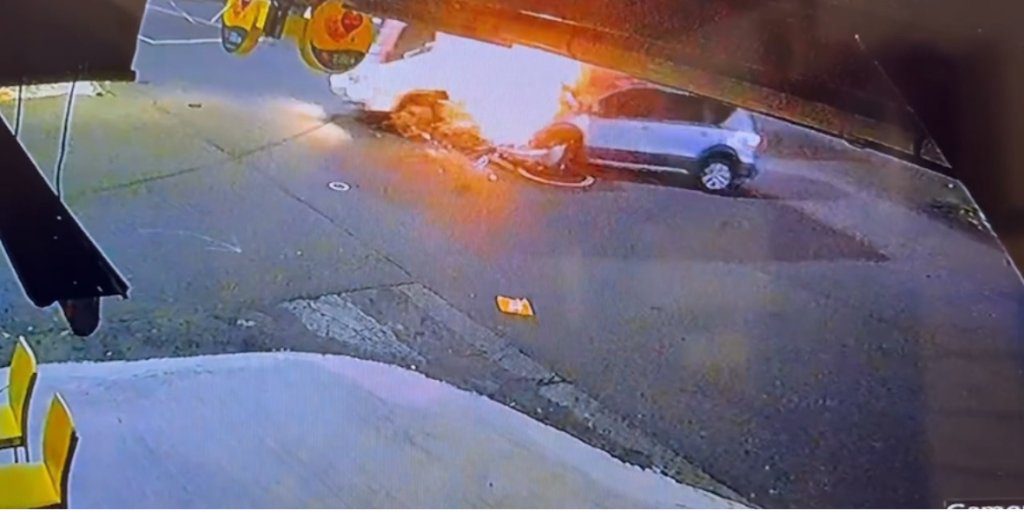 砰! 水上鄉驚險碰撞車禍 轎車火燒車 駕駛驚險逃命 砰! 水上鄉驚險碰撞車禍 轎車火燒車 駕駛驚險逃命