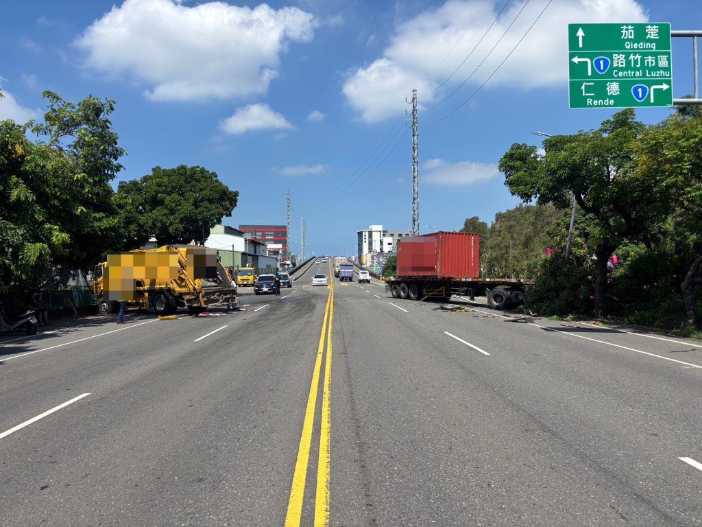 路竹大貨車硬迴轉釀禍　撞上聯結車「車體凹陷」駕駛受傷送醫