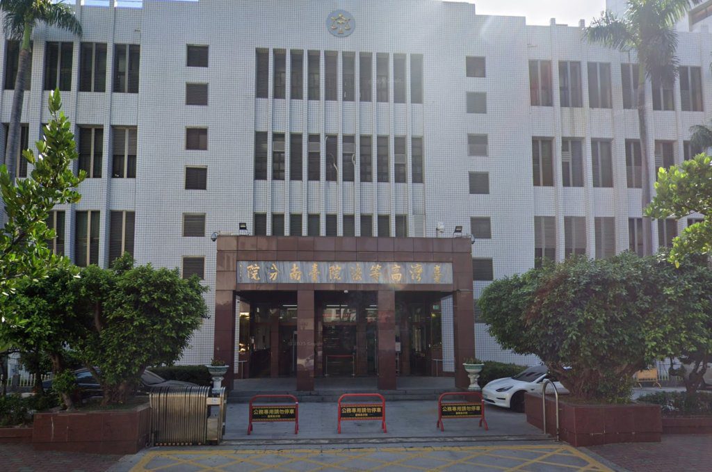 扯!前員工討薪放鞭炮…老闆怒掄木棍「插口旋轉」 再將人推橋下 扯!前員工討薪放鞭炮…老闆怒掄木棍「插口旋轉」 再將人推橋下