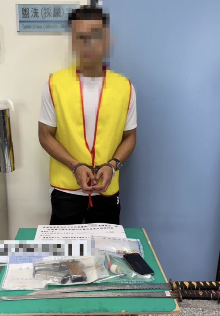 嘉義「娃娃機大盜」落網!39歲男藏汽車旅館 警攻堅驚見手槍、武士刀 嘉義「娃娃機大盜」落網!39歲男藏汽車旅館 警攻堅驚見手槍、武士刀