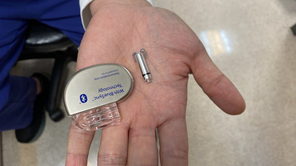 心跳30下的74歲男子植入新型無導線節律器 3天即出院