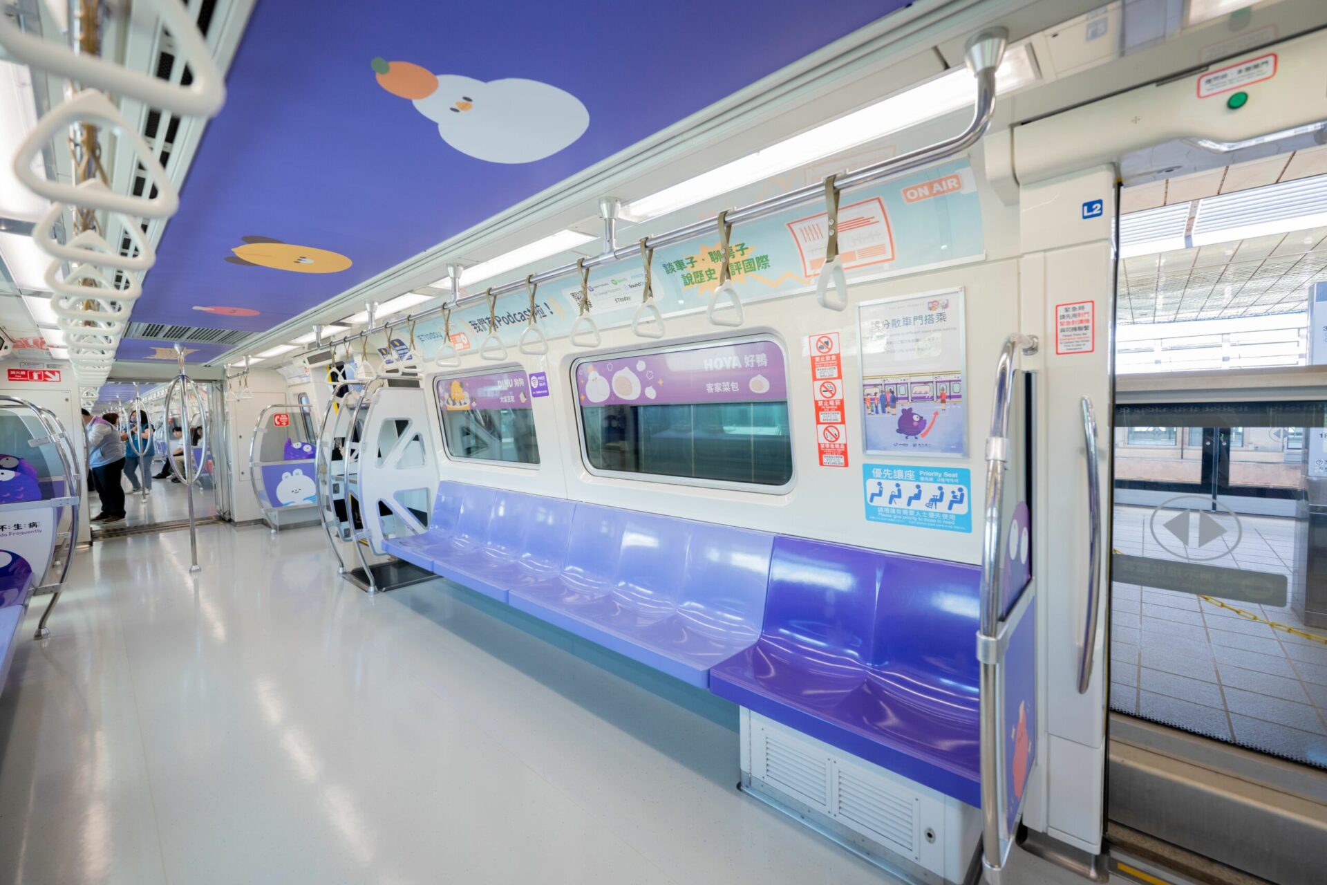 桃園捷運全新彩繪列車「美食腸腸號」啟航 張善政與青年對談城市願景 桃園捷運全新彩繪列車「美食腸腸號」啟航 張善政與青年對談城市願景