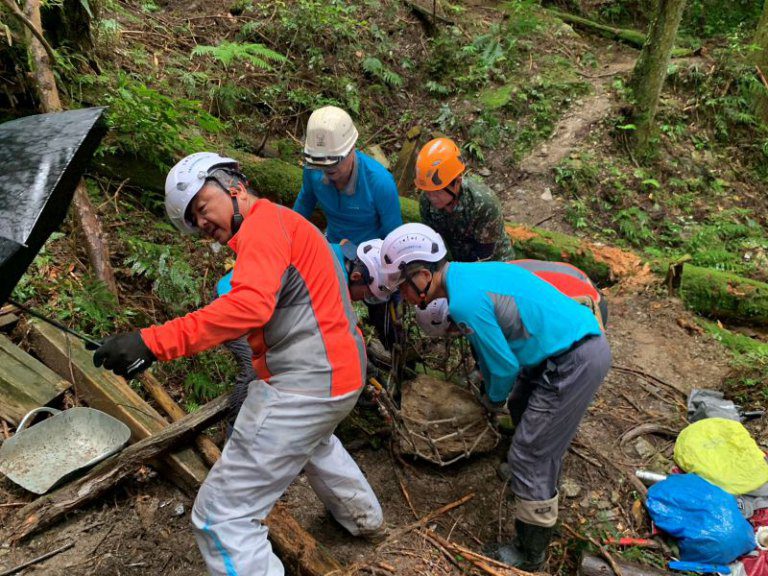 林業及自然保育署新竹分署辦理「與山同行：手作步道志工培訓」