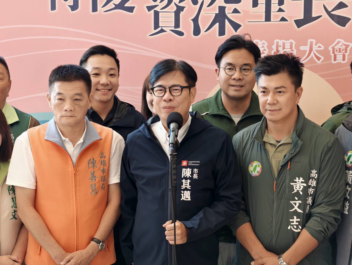 出席特優里長表揚大會 陳其邁回應福山里分拆及財政議題 出席特優里長表揚大會 陳其邁回應福山里分拆及財政議題