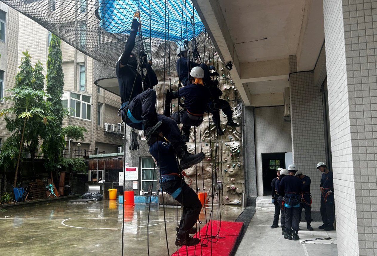 竹市消防局救助隊結訓 強化專業戰力守護市民安全 竹市消防局救助隊結訓 強化專業戰力守護市民安全