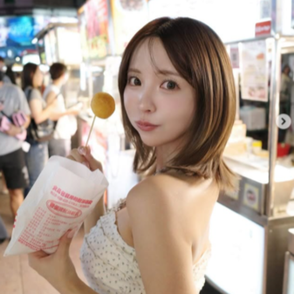 三上悠亞無偽裝現身台北寧夏夜市 親民模樣引粉絲暴動 三上悠亞無偽裝現身台北寧夏夜市 親民模樣引粉絲暴動