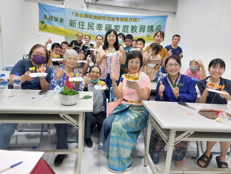 吃甜點、聞香料 屏東縣服務站家庭教育課程超有味