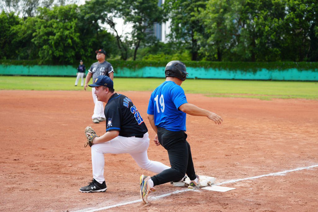 記者換球衣PK議員!台南慢壘邀請賽對決 8位議員親上開戰:下次一定要贏 記者換球衣PK議員!台南慢壘邀請賽對決 8位議員親上開戰:下次一定要贏