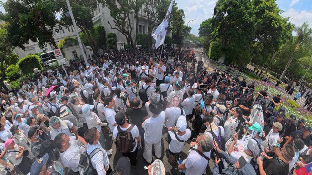 民眾黨抗議司法不公前進賴清德官邸 警民對峙 民眾黨抗議司法不公前進賴清德官邸 警民對峙