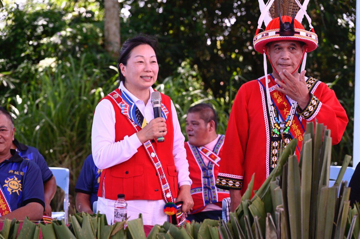 縣長徐榛蔚出席多部落年度祭儀 攜手族人傳承文化展熱情 縣長徐榛蔚出席多部落年度祭儀 攜手族人傳承文化展熱情