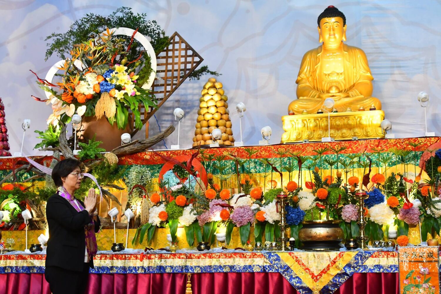 中部全國供佛齋僧大會 彰化縣立體育館湧入逾2萬人參與 中部全國供佛齋僧大會 彰化縣立體育館湧入逾2萬人參與