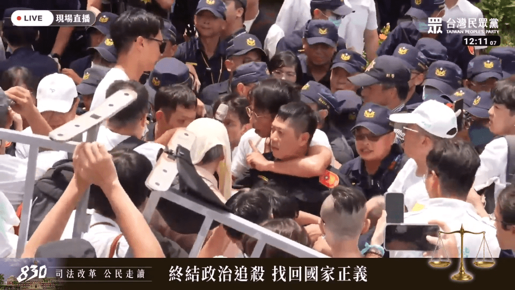 申請未過就上街！民眾黨「文化走讀」爆衝突…8警受傷　警政署震怒嚴查