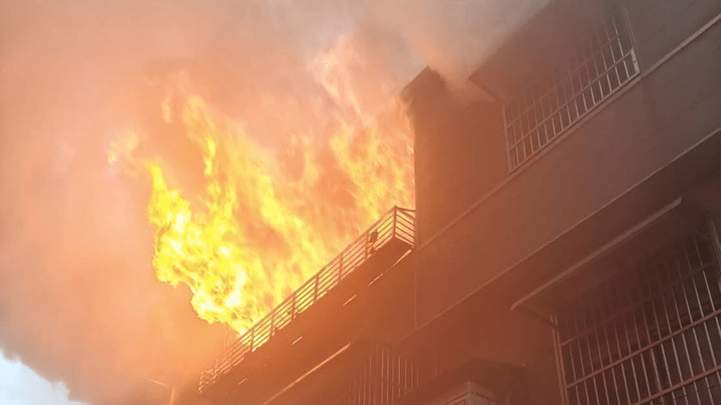 中壢惡火奪5命!3樓鐵窗擋逃生…公嬤驚逃 阿嬤崩潰:都沒有了 中壢惡火奪5命!3樓鐵窗擋逃生…公嬤驚逃 阿嬤崩潰:都沒有了