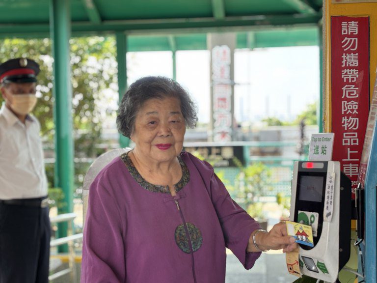 長輩有需要 市府就做到! 中市敬老愛心卡9/1起搭台鐵加碼補助45元 長輩有需要 市府就做到! 中市敬老愛心卡9/1起搭台鐵加碼補助45元