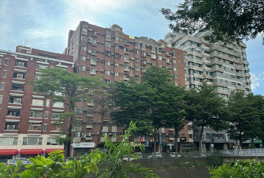 銀行業者警告 2025全年移轉棟數恐跌破28萬棟創近年新低 銀行業者警告 2025全年移轉棟數恐跌破28萬棟創近年新低