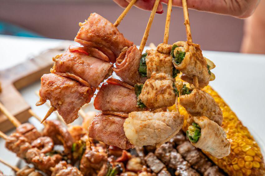 八德平價串燒推薦！桃園人氣宵夜首選 炭香十足讓人回味無窮！