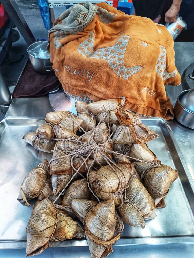 六合夜市–「60年的老牌燒肉粽，一直讓您陶醉在時光的隧道中！ 票選編號3