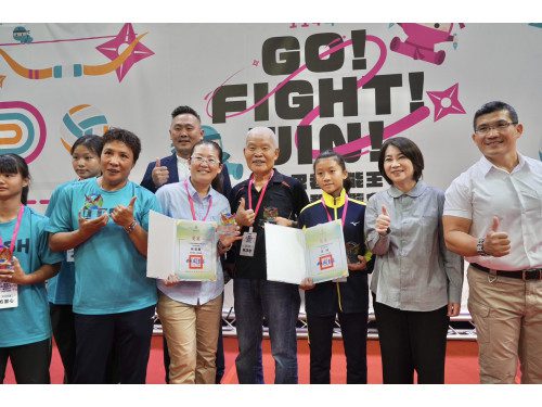 114年屏東運動博覽會暨體育有功人員表揚 97歲「最強阿嬤」唐成瑤奪卓越貢獻獎 114年屏東運動博覽會暨體育有功人員表揚 97歲「最強阿嬤」唐成瑤奪卓越貢獻獎