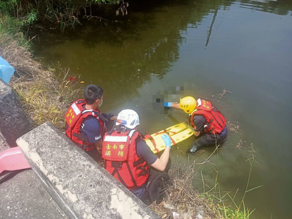 台南魚塭驚見浮屍！約60歲男屍漂水面　身份不詳待查