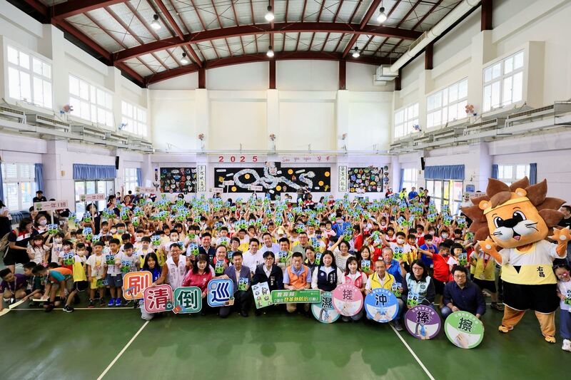 陳其邁開學日視察校園防疫整備 落實校園環境整潔維護師生健康