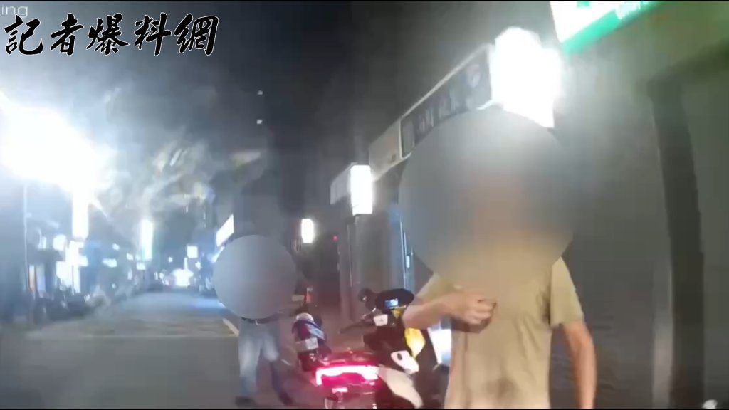 黃牌騎士被阿伯逆向超車嚇到破口大罵 遭攔車理論爆肢體衝突 黃牌騎士被阿伯逆向超車嚇到破口大罵 遭攔車理論爆肢體衝突