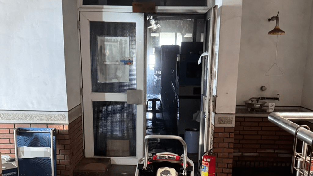 快訊/成大化工系實驗室爆炸!濃煙狂竄 2生受傷送醫 快訊/成大化工系實驗室爆炸!濃煙狂竄 2生受傷送醫