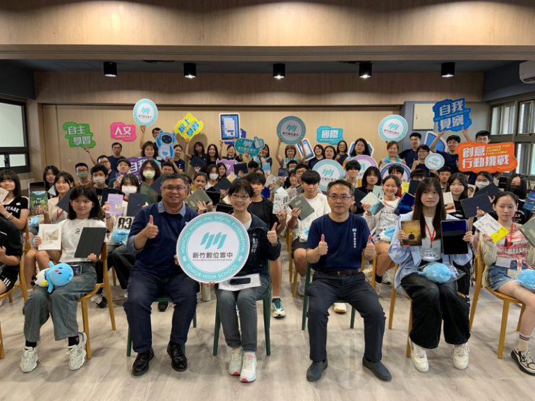 數位教育里程碑！　竹市數位實中開學典禮 張治祥秘書長出席勉勵師生！