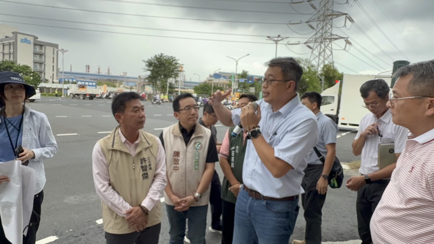 許智傑會勘小港沿海路塞車問題 提出交通改善具體方案 許智傑會勘小港沿海路塞車問題 提出交通改善具體方案