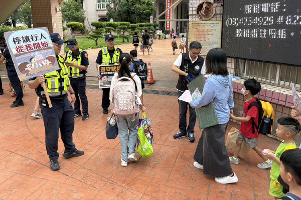 開學日警局忙交通宣導　希望大人小孩都重視