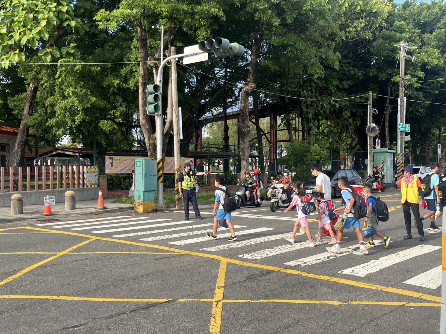 開學日守護行動 岡山分局啟動護童勤務 開學日守護行動 岡山分局啟動護童勤務