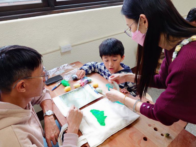 「咔噹咔噹到竹東-竹東林業探索展」系列活動動手體驗 × 生態教育 羊毛氈DIY帶孩子認識觀霧野生動物 「咔噹咔噹到竹東-竹東林業探索展」系列活動動手體驗 × 生態教育 羊毛氈DIY帶孩子認識觀霧野生動物