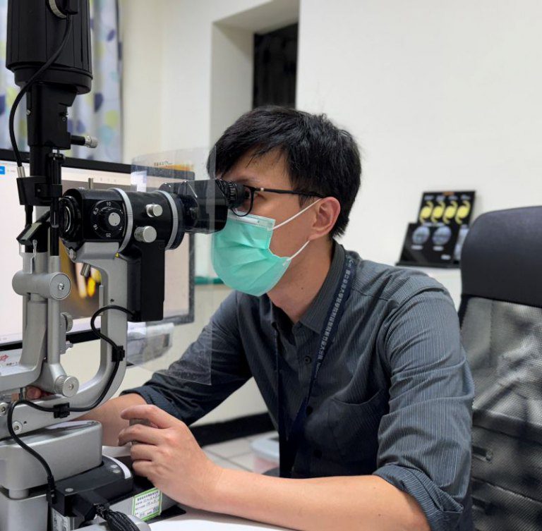 開車夜間看不清?白內障可能是元兇! 新竹臺大分院提醒這些族群特別留意 開車夜間看不清?白內障可能是元兇! 新竹臺大分院提醒這些族群特別留意