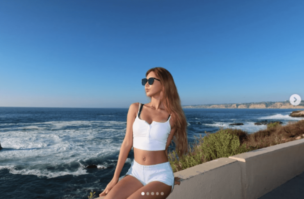 小S大女兒Elly曬中空辣照　白背心、熱褲大秀好身材