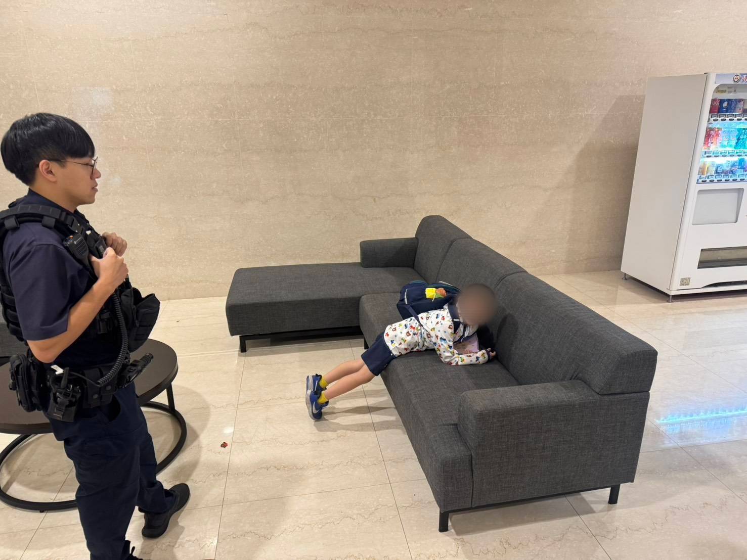 國小男童放學未歸嚇壞媽媽 八德警一小時尋回 國小男童放學未歸嚇壞媽媽 八德警一小時尋回