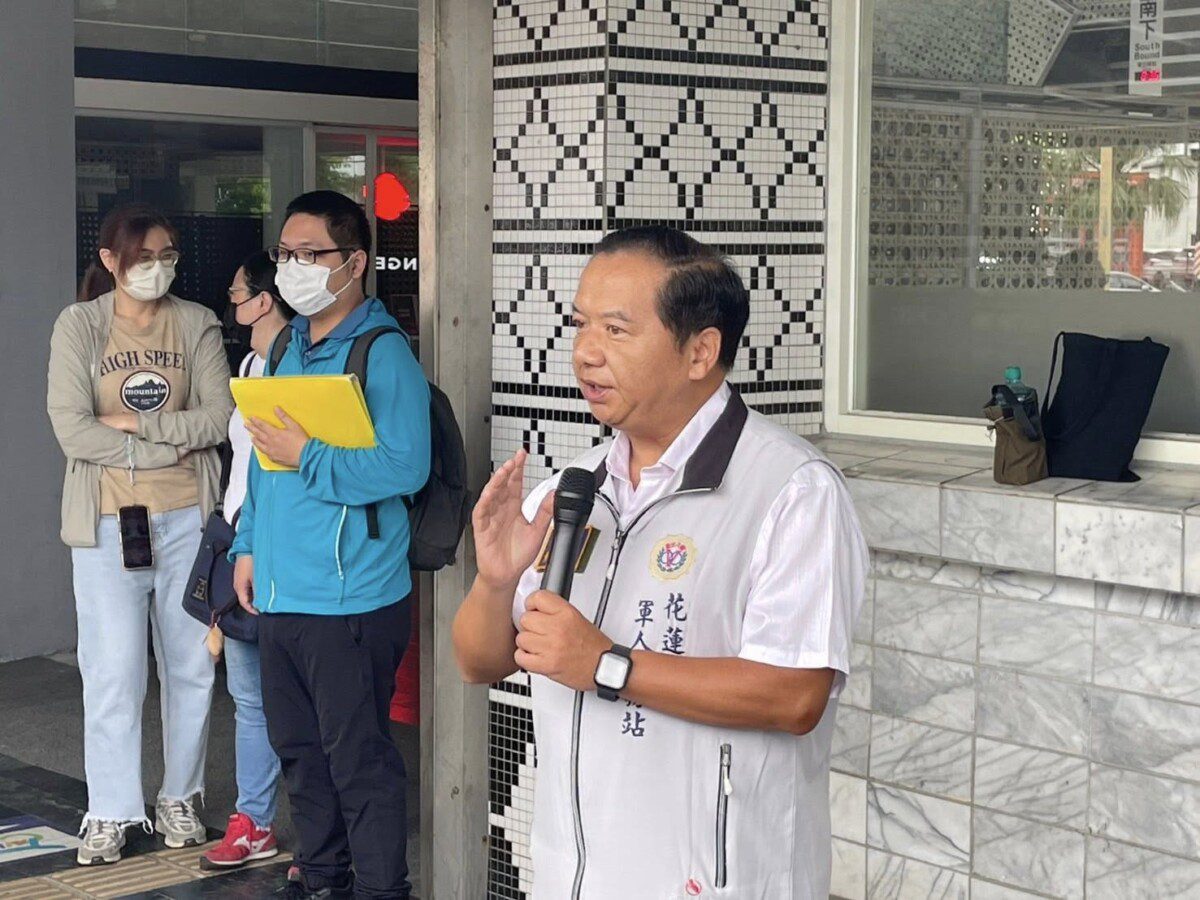 軍友站熱情送訓 役男安心入伍