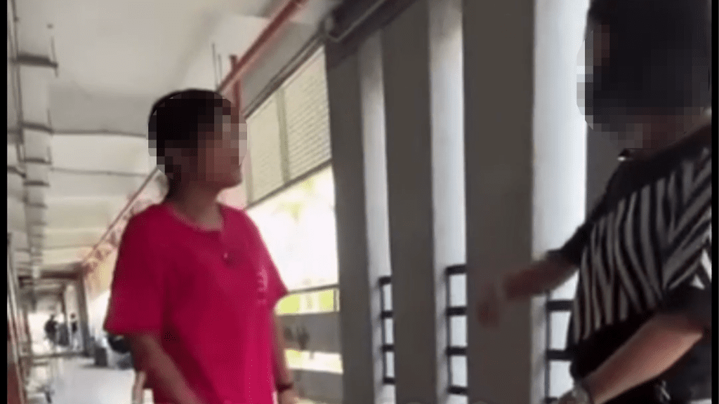 有片／台南國二女學生失控！老師勸快回家竟嗆「求我啊」　手指狂挑釁畫面曝