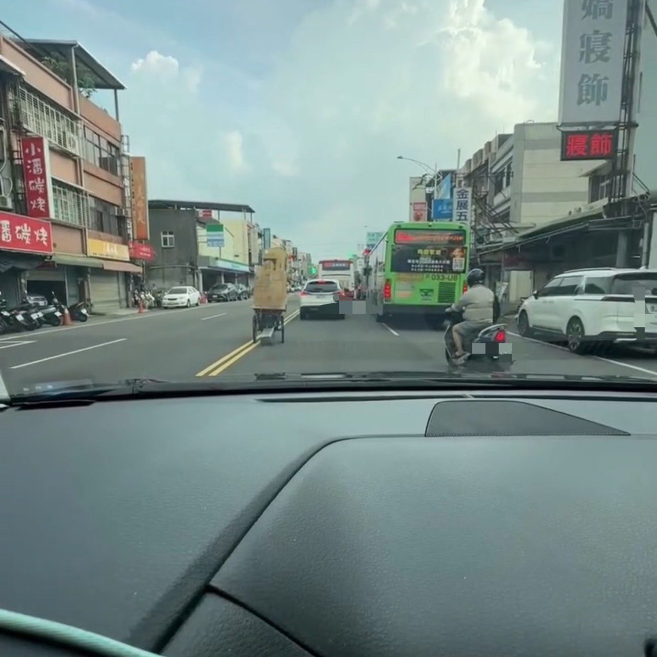 「八德哥」騎三輪車載回收再違規被拍 警方揭已告發30件 「八德哥」騎三輪車載回收再違規被拍 警方揭已告發30件