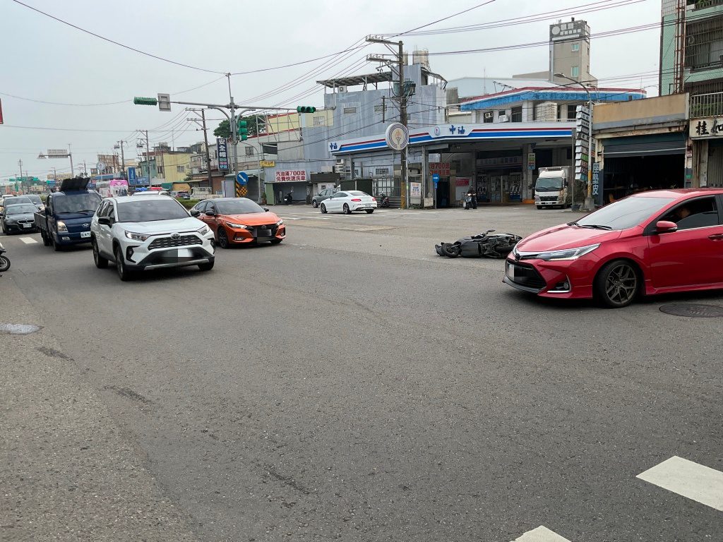 【有片】中壢騎士鬼切遭擊落 運將無奈:戰爭攔截導彈都沒我準 【有片】中壢騎士鬼切遭擊落 運將無奈:戰爭攔截導彈都沒我準