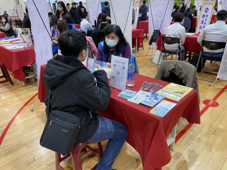 竹縣社工李雅鈴深耕國民年金業務 獲全國績優社政人員表揚 竹縣社工李雅鈴深耕國民年金業務 獲全國績優社政人員表揚