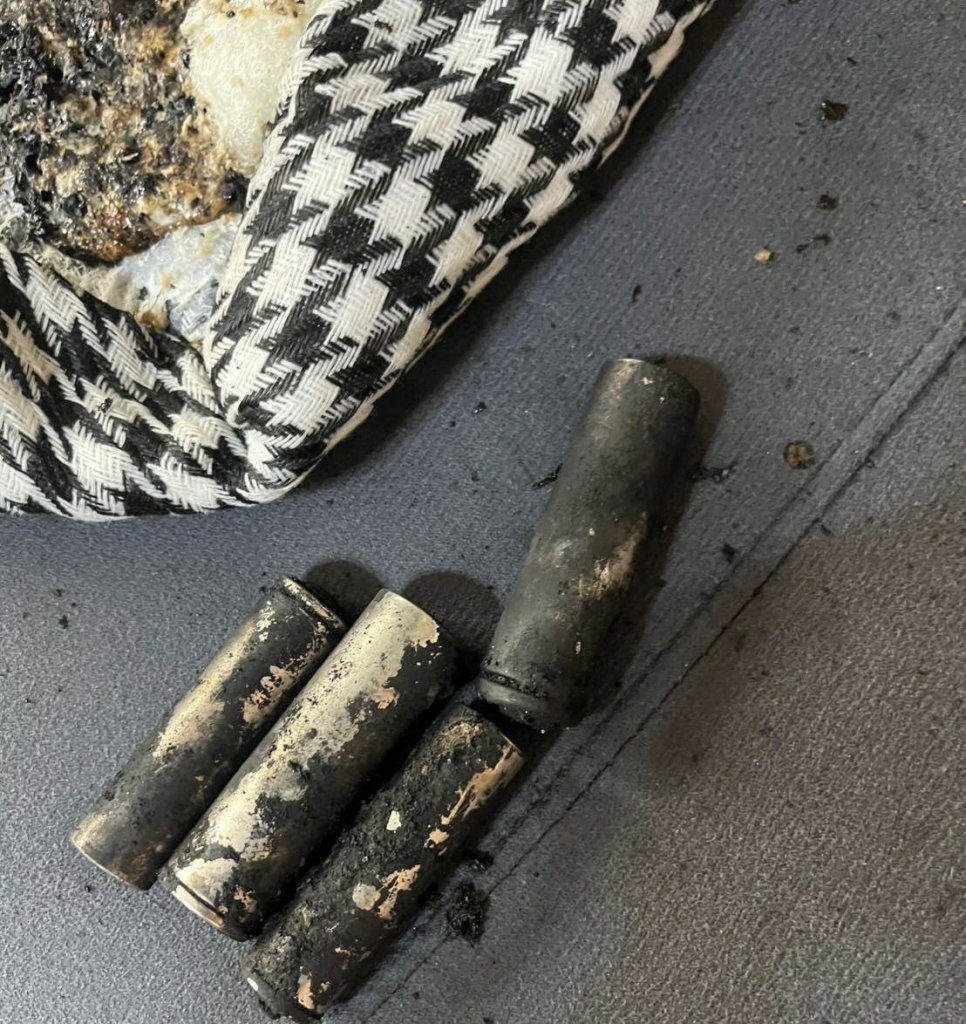 砰! 嚇歪 鋰電池突爆炸起火 嬤抱孫急逃命 驚險畫面曝