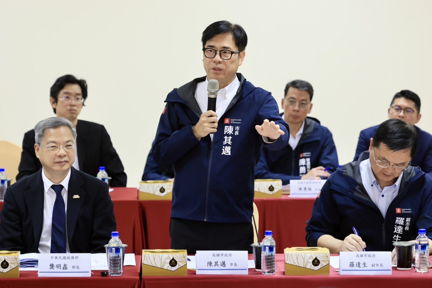 攜手挺扣件產業 陳其邁陪同龔明鑫訪廠座談聽取業者心聲 攜手挺扣件產業 陳其邁陪同龔明鑫訪廠座談聽取業者心聲