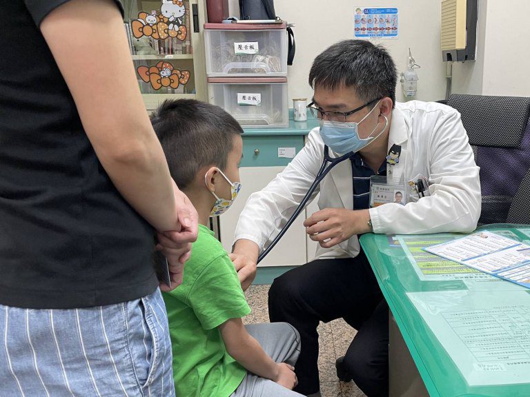 開學季兒童群聚,腸病毒疫情「延長賽」 彰化秀傳:家長須提高警覺 開學季兒童群聚,腸病毒疫情「延長賽」 彰化秀傳:家長須提高警覺