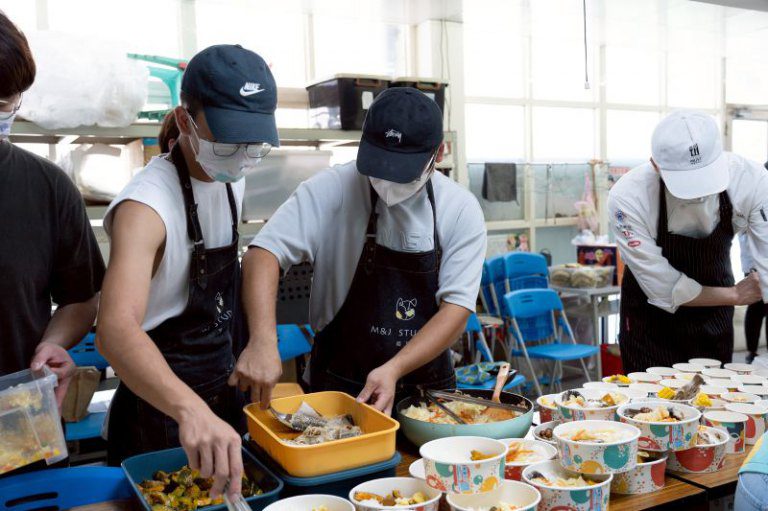 竹市暑期學生志工投入社區服務　邱臣遠代理市長：「幸福小蜜蜂」深化青銀交流