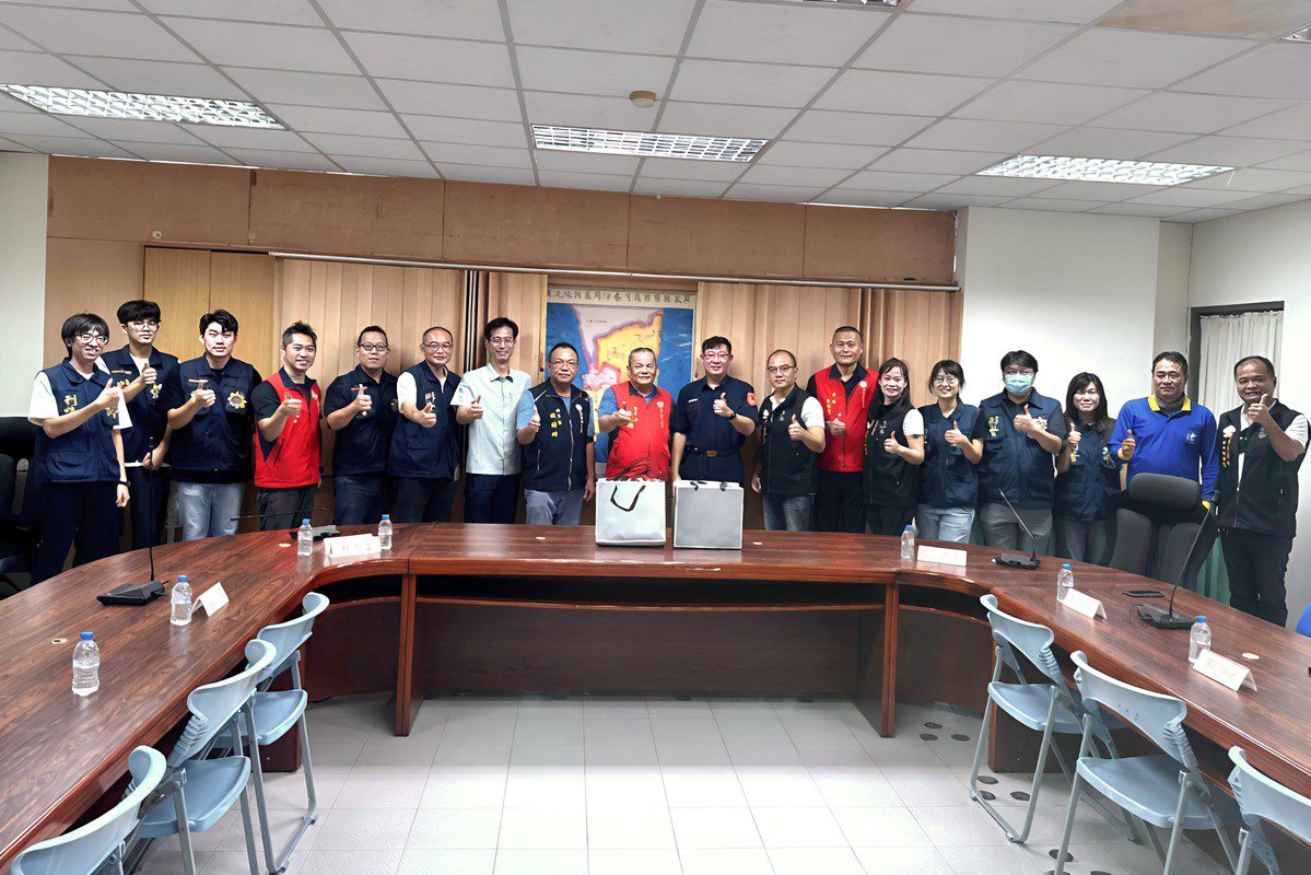 屏東縣警友會偕企業捐贈恆警偵查器材