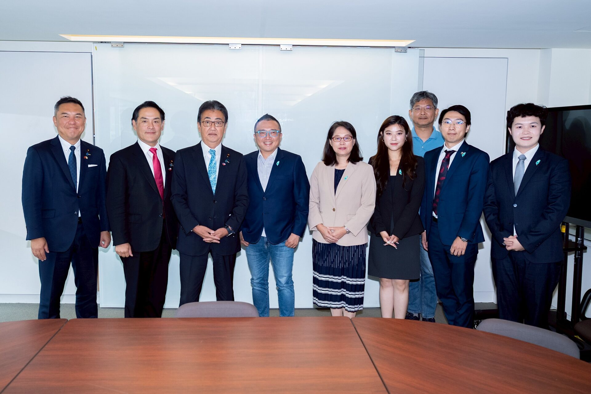 日本自民黨訪團造訪民眾黨　深化台日政黨交流