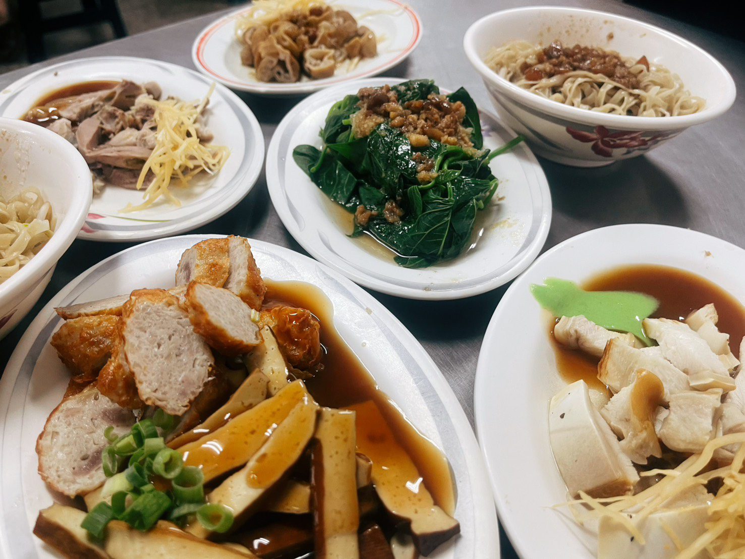 高雄六合夜市積極推動數位轉型！青年作品曝光夜市人情味，引發關注