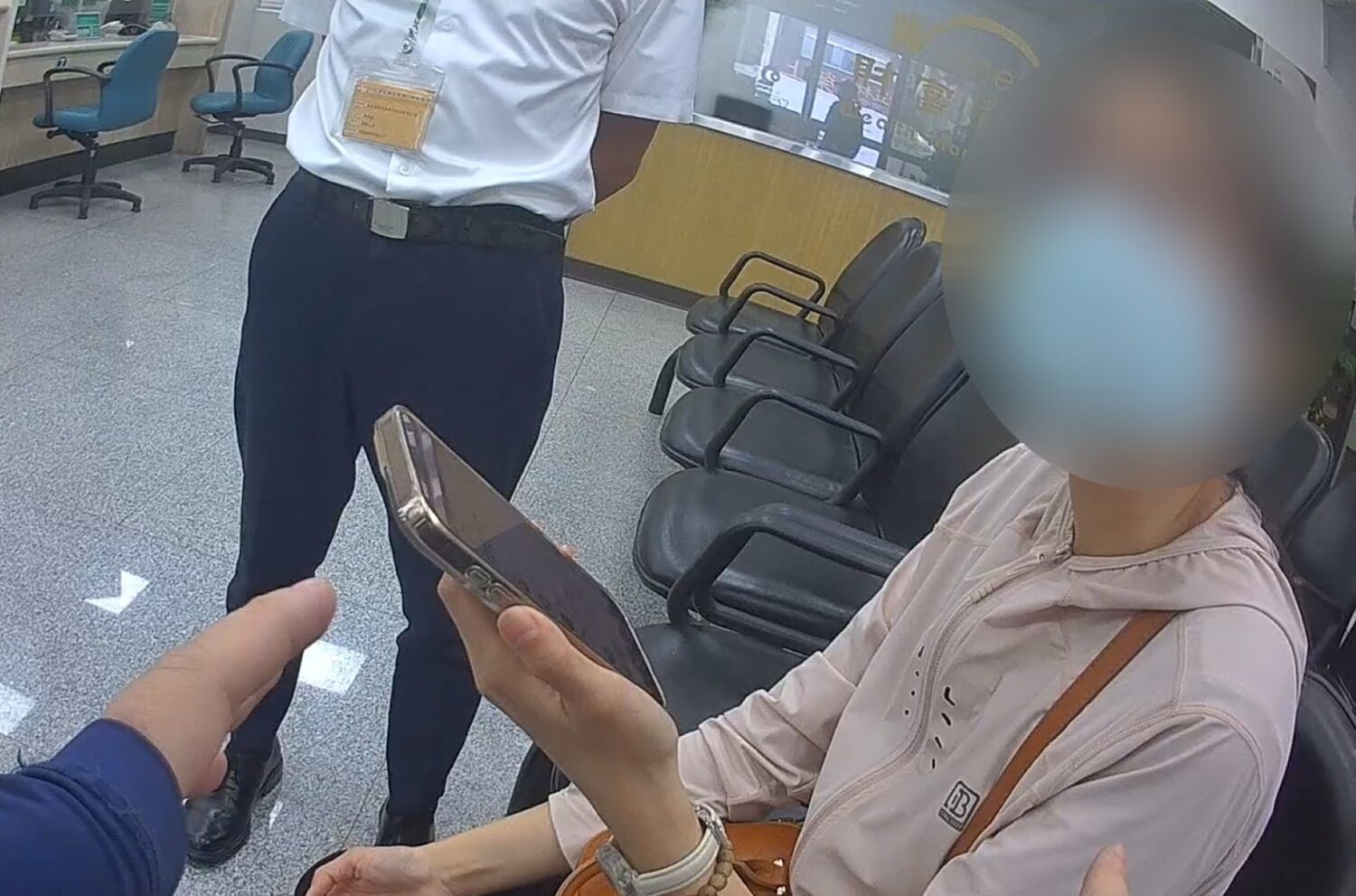 女誤信中大獎欲領百萬元 正義警拆穿伎倆保住積蓄 女誤信中大獎欲領百萬元 正義警拆穿伎倆保住積蓄
