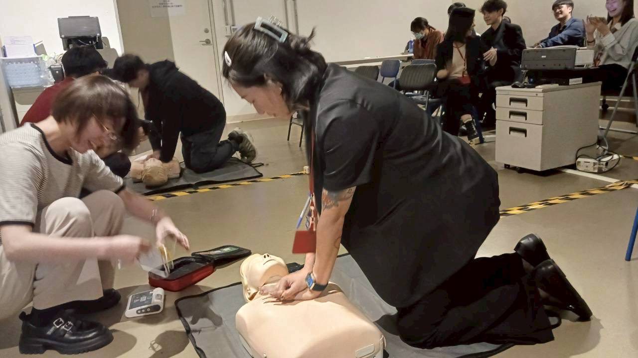 桃園跨年規劃「雙主場」將湧大量人潮 青埔消防攜手購物中心舉辦急救演練 桃園跨年規劃「雙主場」將湧大量人潮 青埔消防攜手購物中心舉辦急救演練