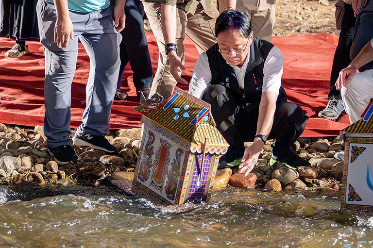 114年慶讚中元水燈排遶境、放水燈　桃市長祈求桃園平安