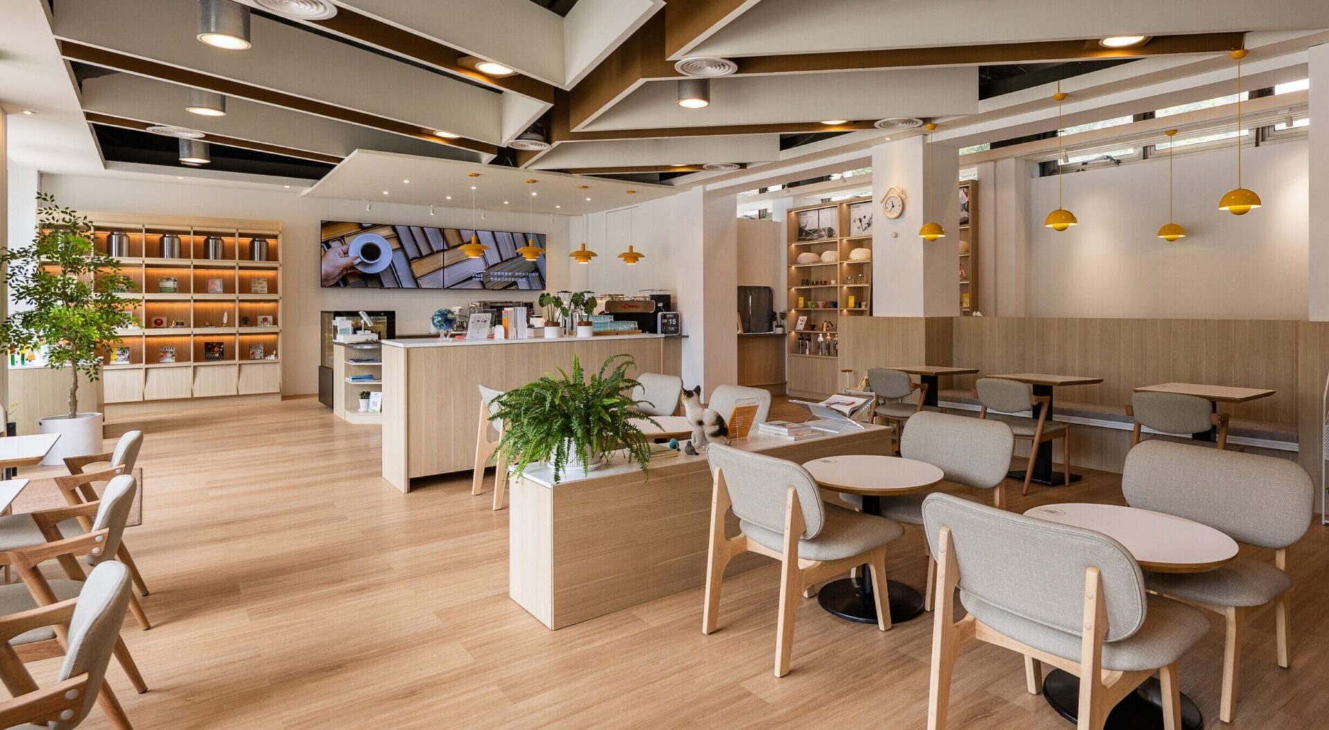 引進咖啡及藝文活動 喚醒老建築注入新活力 引進咖啡及藝文活動 喚醒老建築注入新活力